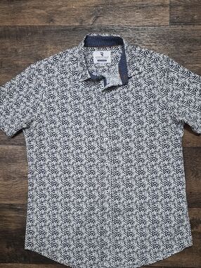 Resonant Navy Leaf-Print Short-Sleeve Button-Down Shirt